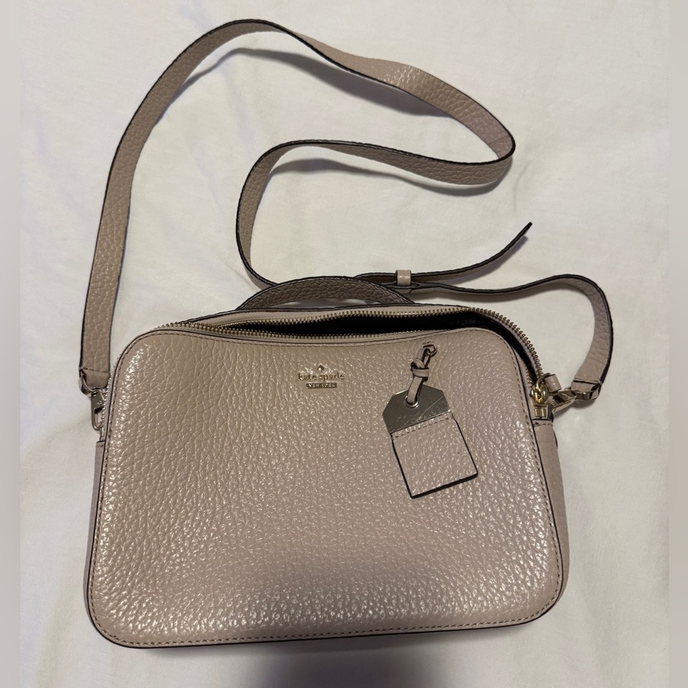 Kate Spade New York Carter Street Large Juliet Leather Crossbody Bag Tan